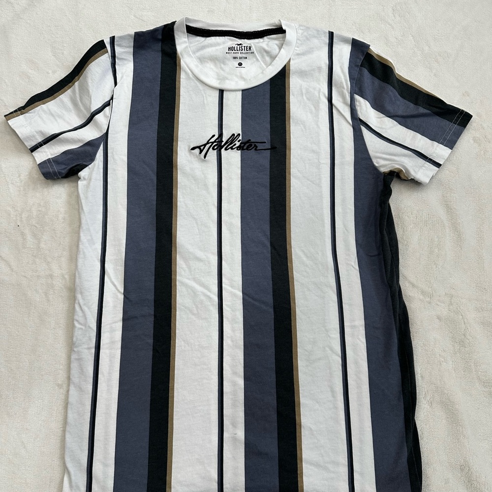 Hollister Stripped Shirt Men’s  Size XS Color Blue, Black & White. EUC